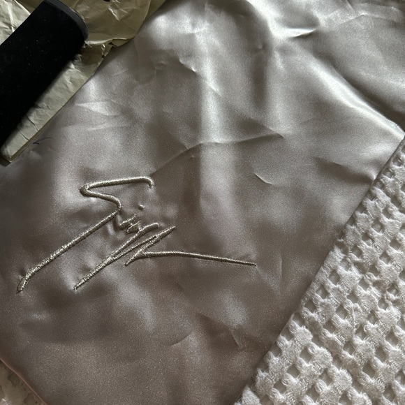 Giuseppe Zanotti ankle strap platform pump! New in box! Size 40. - Picture 10 of 11